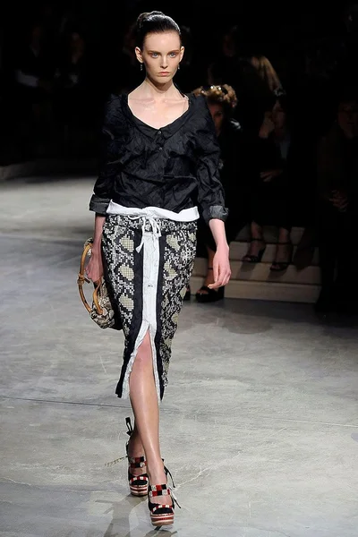 Look 30